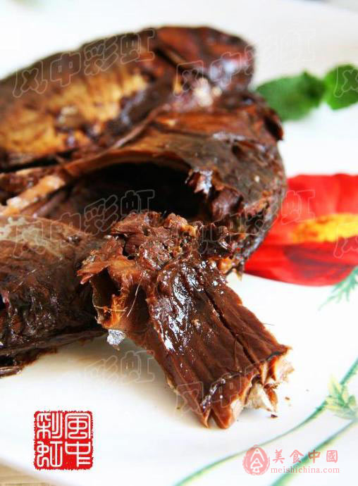 我们爱吃鱼教你做酥鲫鱼