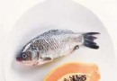 我们爱吃鱼教你做木瓜鲫鱼丰胸食谱