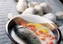 我们爱吃鱼教你做木瓜炖鱼