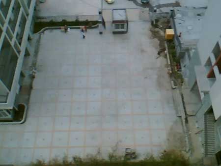 重庆一楼盘号称山水小区 院内仅一棵树(图)