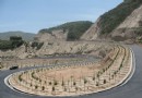 东乡绿带蜿蜒盘旋群山中 昔日“秃顶”大山被绿带缠绕