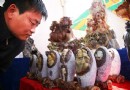 精品奇石亮相乌鲁木齐市吸引了市民驻足欣赏