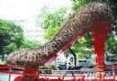 高跟鞋”、“女士挎包”花篮高调亮相西单